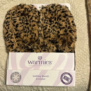 Warmies slippers. Fits size 6-10 New in box